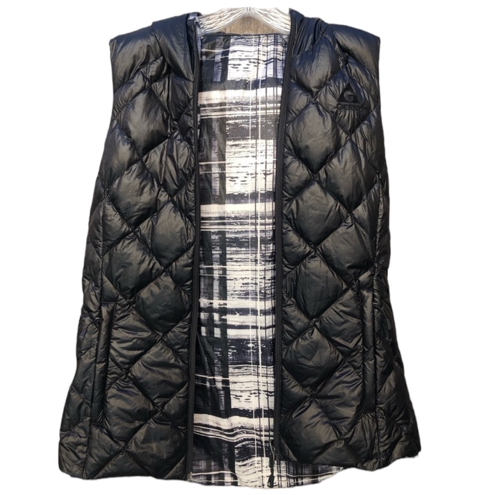 Women’s Down Filled Reversible Hooded Vest Black White Size Medium